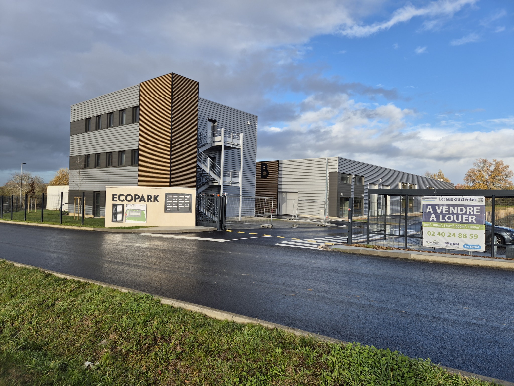 À vendre / À louer   Village d&rsquo;entreprises – À partir de 80m