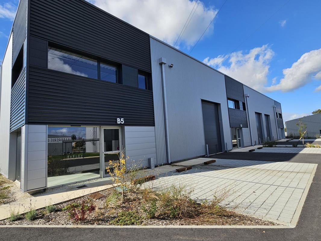 À vendre / À louer – Village d&rsquo;entreprises – 204,6 m2