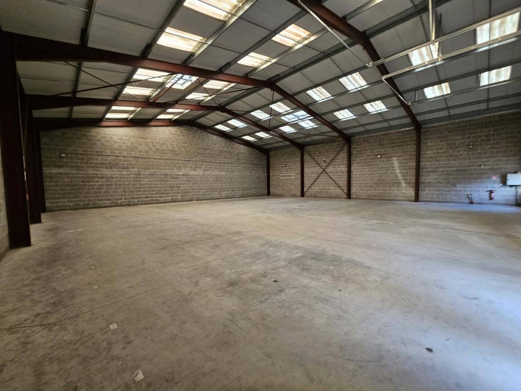 À louer – Local d&rsquo;activités – 396 m2